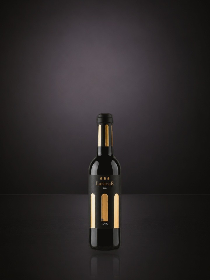 Latarce Tinto Barrica 2024 Dúo · 12 botellas de 37,5 cl personalizables